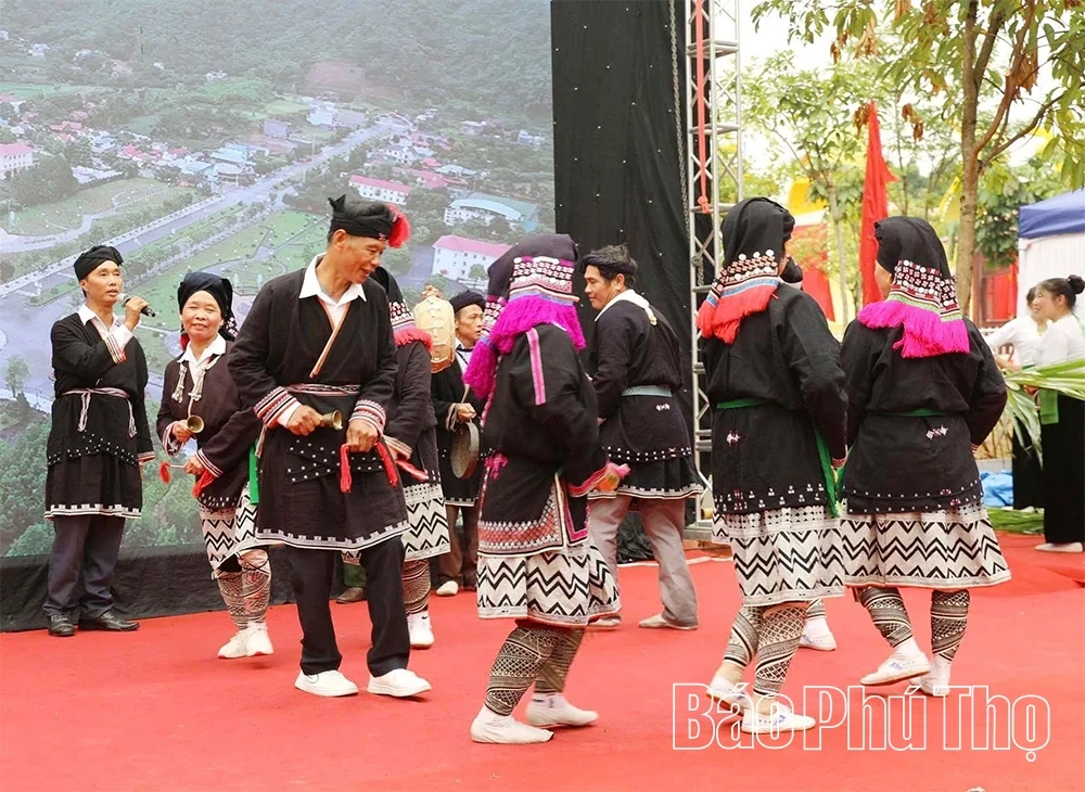 Ethnic Colors Converge at the Cultural Camp