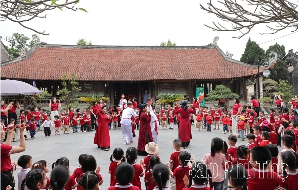Spreading Traditional Cultural Values