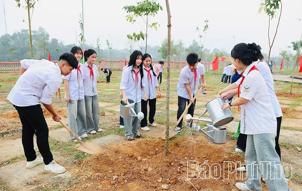 Returning to Nghia Linh in the Third Lunar Month