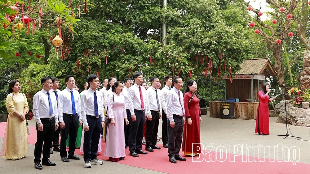 Đảng ủy các cơ quan Đảng tỉnh dâng hương tưởng niệm các Vua Hùng