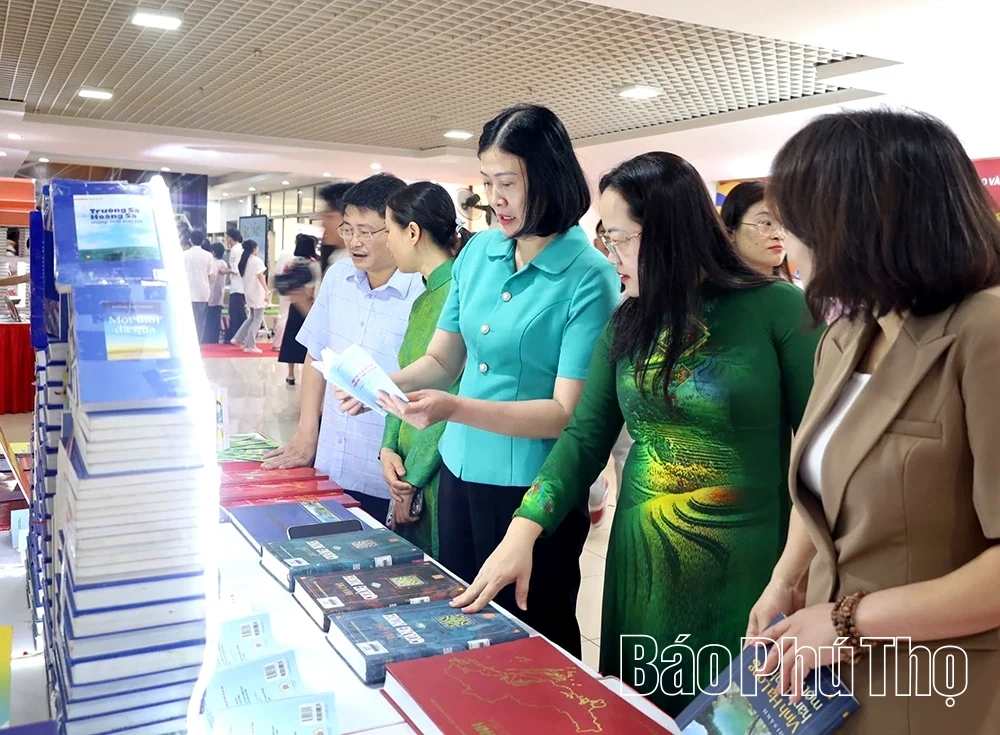 Khai mạc Trưng bày tư liệu và Hội sách Đất Tổ năm 2026