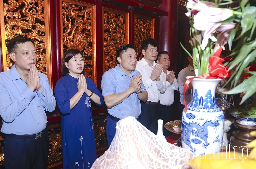 Ban Tổ chức Giỗ Tổ Hùng Vương - Lễ hội Đền Hùng và Tuần Văn hóa - Du lịch Đất Tổ năm Bính Ngọ 2026 dâng hương tại Khu di tích lịch sử Đền Hùng