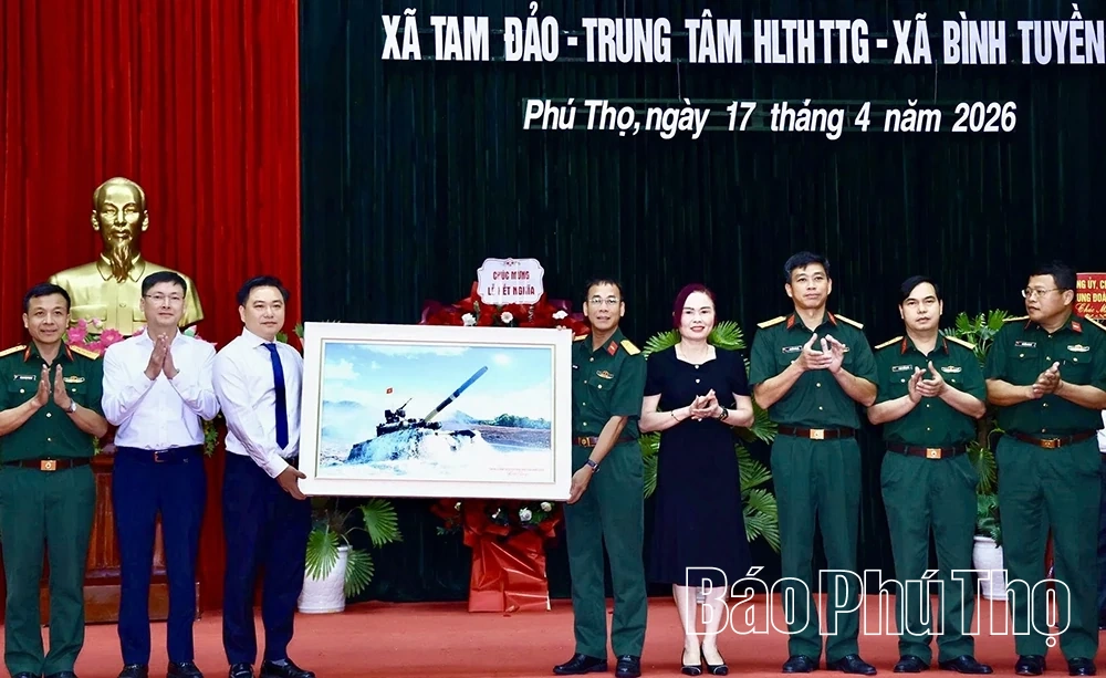 Trung tâm Huấn luyện tổng hợp Tăng thiết giáp kết nghĩa với các xã Tam Đảo, Bình Tuyền