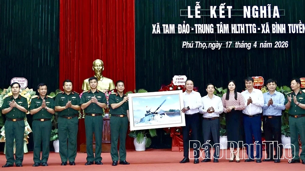 Trung tâm Huấn luyện tổng hợp Tăng thiết giáp kết nghĩa với các xã Tam Đảo, Bình Tuyền