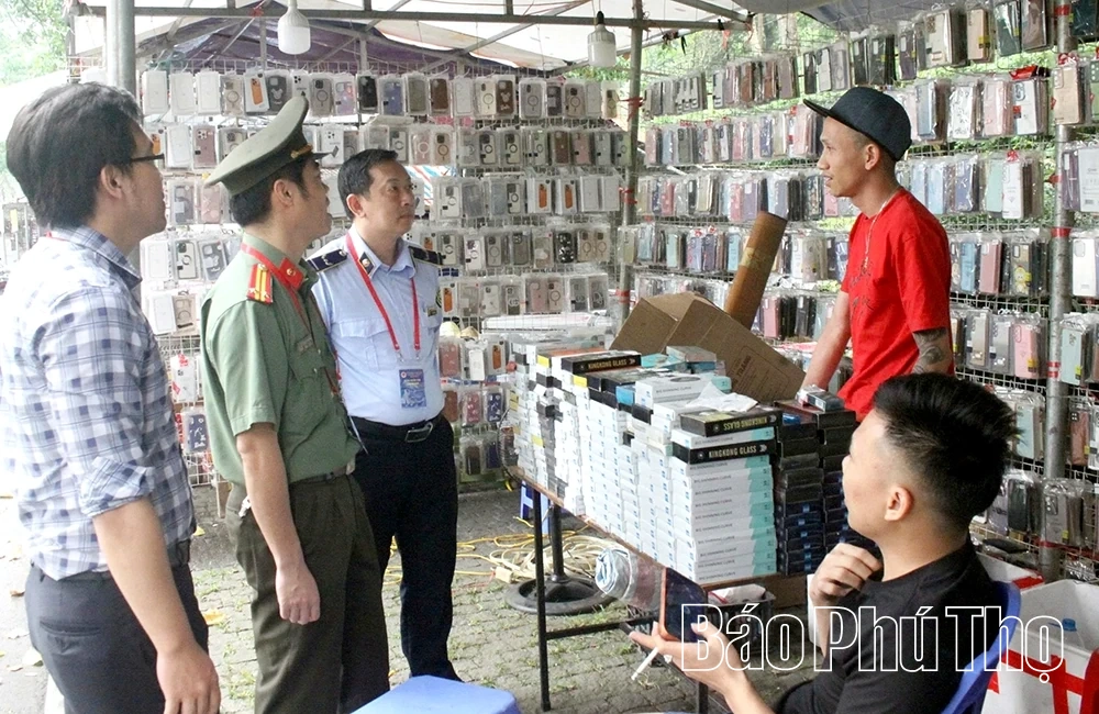 Kiểm tra các cơ sở kinh doanh dịch vụ, lưu trú tại Khu di tích lịch sử Đền Hùng