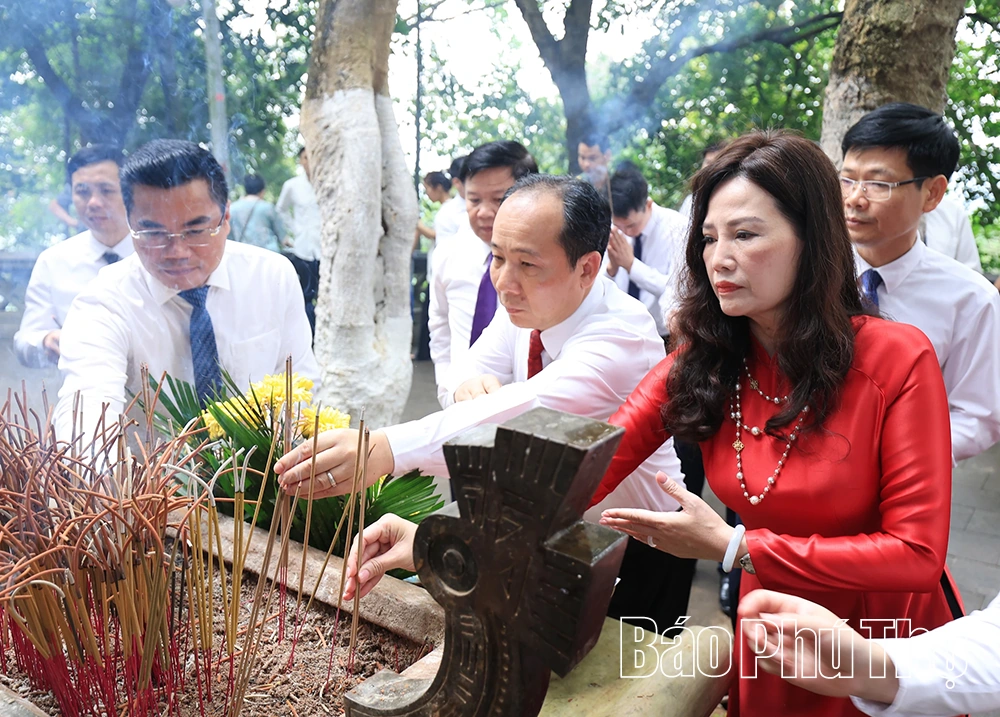 Cụm các xã, phường dâng hương tưởng niệm các Vua Hùng