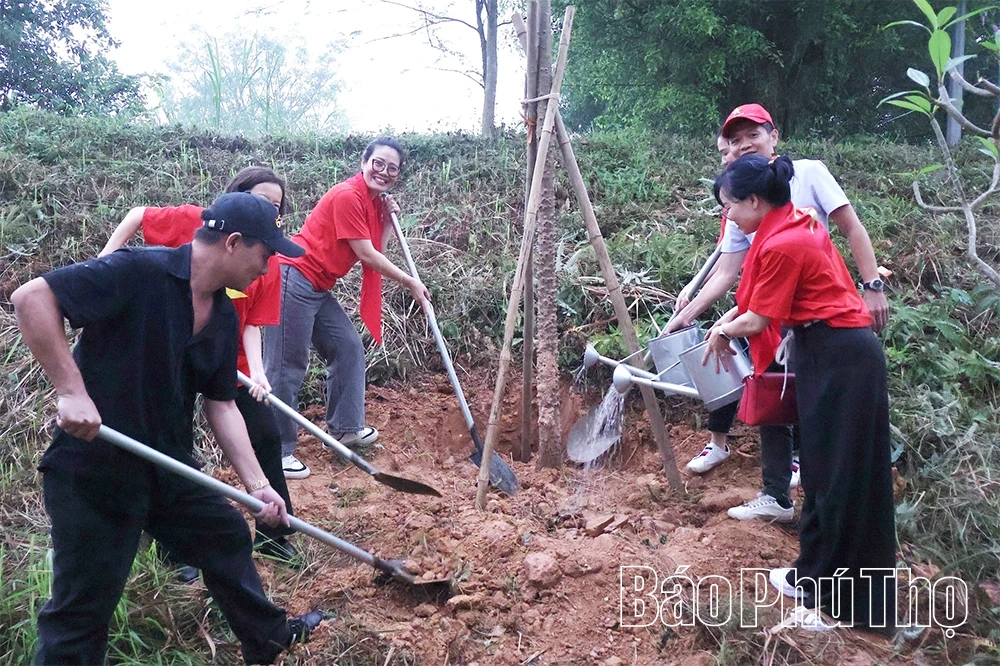 Khởi động dự án “Cung đường hoa gạo thắp sáng Đền Hùng”