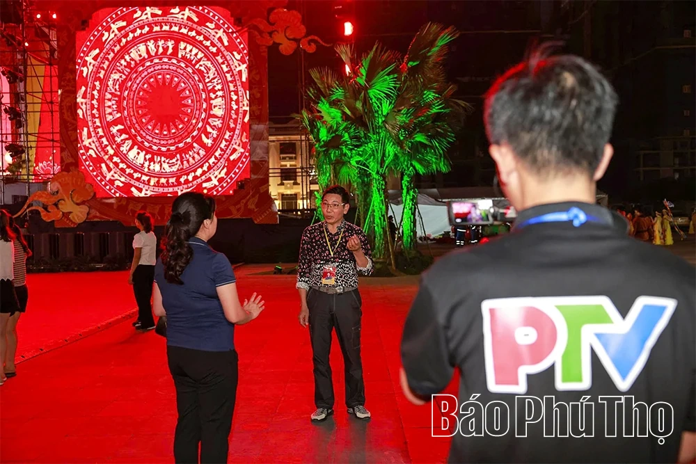 Những nhịp cầu nối đất Tổ với muôn phương