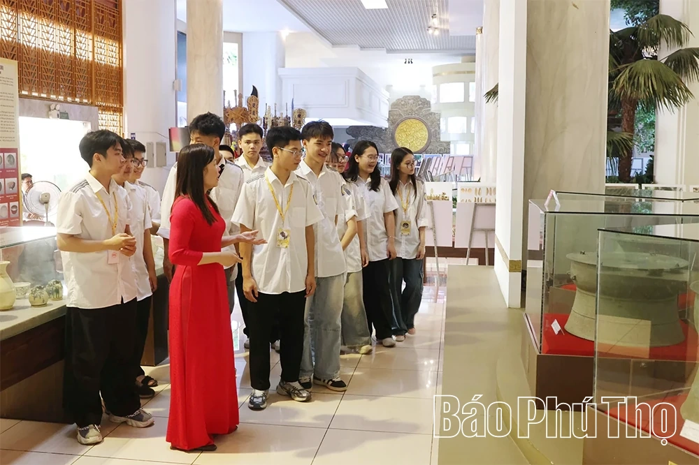 Trưng bày hơn 500 tài liệu, hiện vật tiêu biểu thời đại Hùng Vương