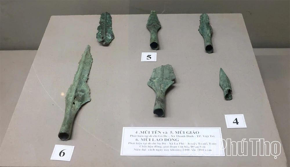 Trưng bày hơn 500 tài liệu, hiện vật tiêu biểu thời đại Hùng Vương