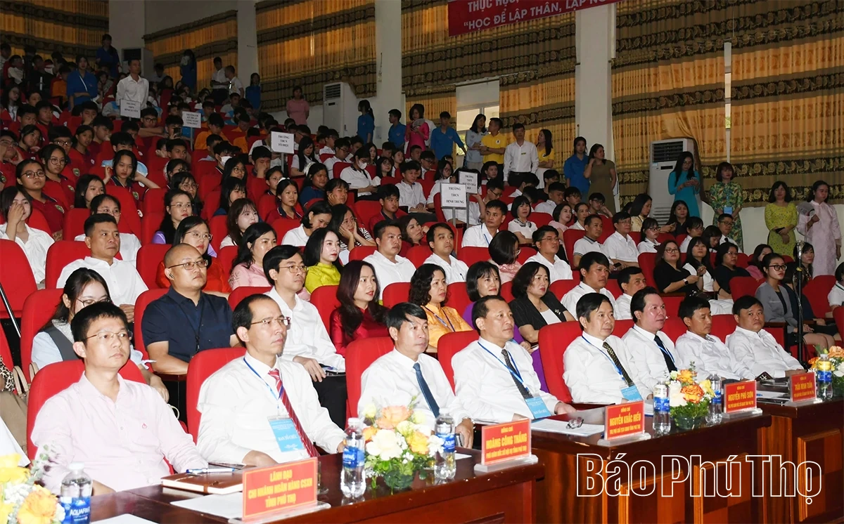 Tư vấn định hướng nghề nghiệp - tuyển sinh và kết nối cung - cầu lao động