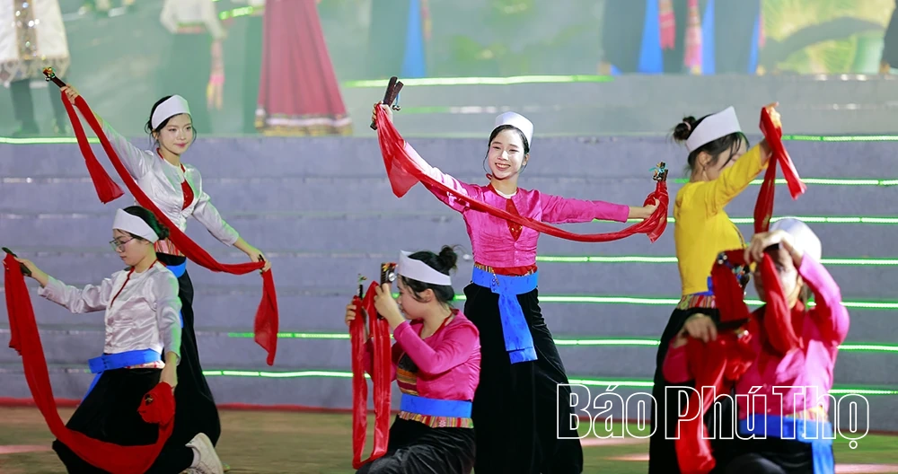 Đưa nhau về trong câu ca