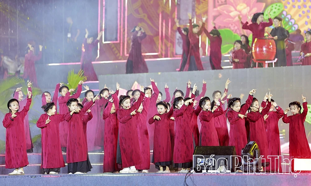 Đưa nhau về trong câu ca