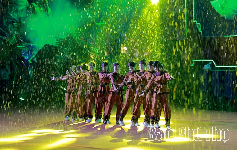 Đưa nhau về trong câu ca