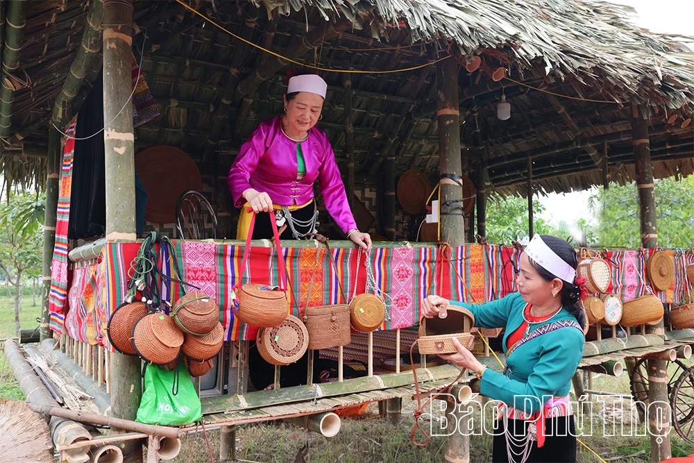 Sắc màu các dân tộc tại hội trại văn hóa