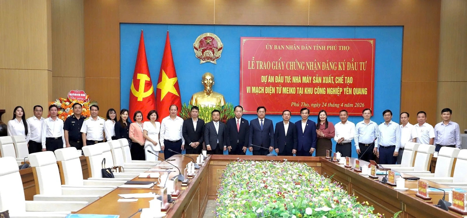 Phú Thọ trao Giấy chứng nhận đăng ký đầu tư Dự án Nhà máy sản xuất, chế tạo vi mạch điện tử Meiko