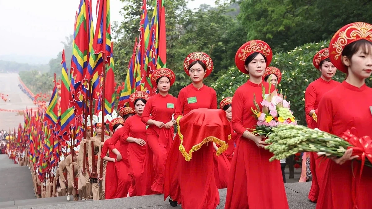 Party and State Leaders Offer Incense for the 2026 Hung Kings Commemoration