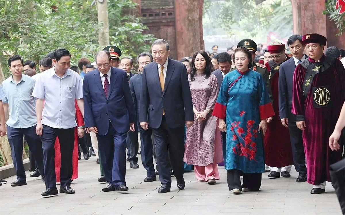 Party and State Leaders Offer Incense for the 2026 Hung Kings Commemoration