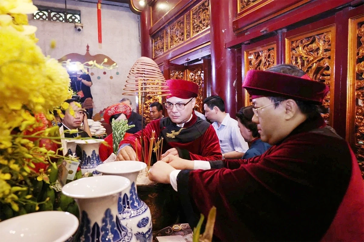 Party and State Leaders Offer Incense for the 2026 Hung Kings Commemoration