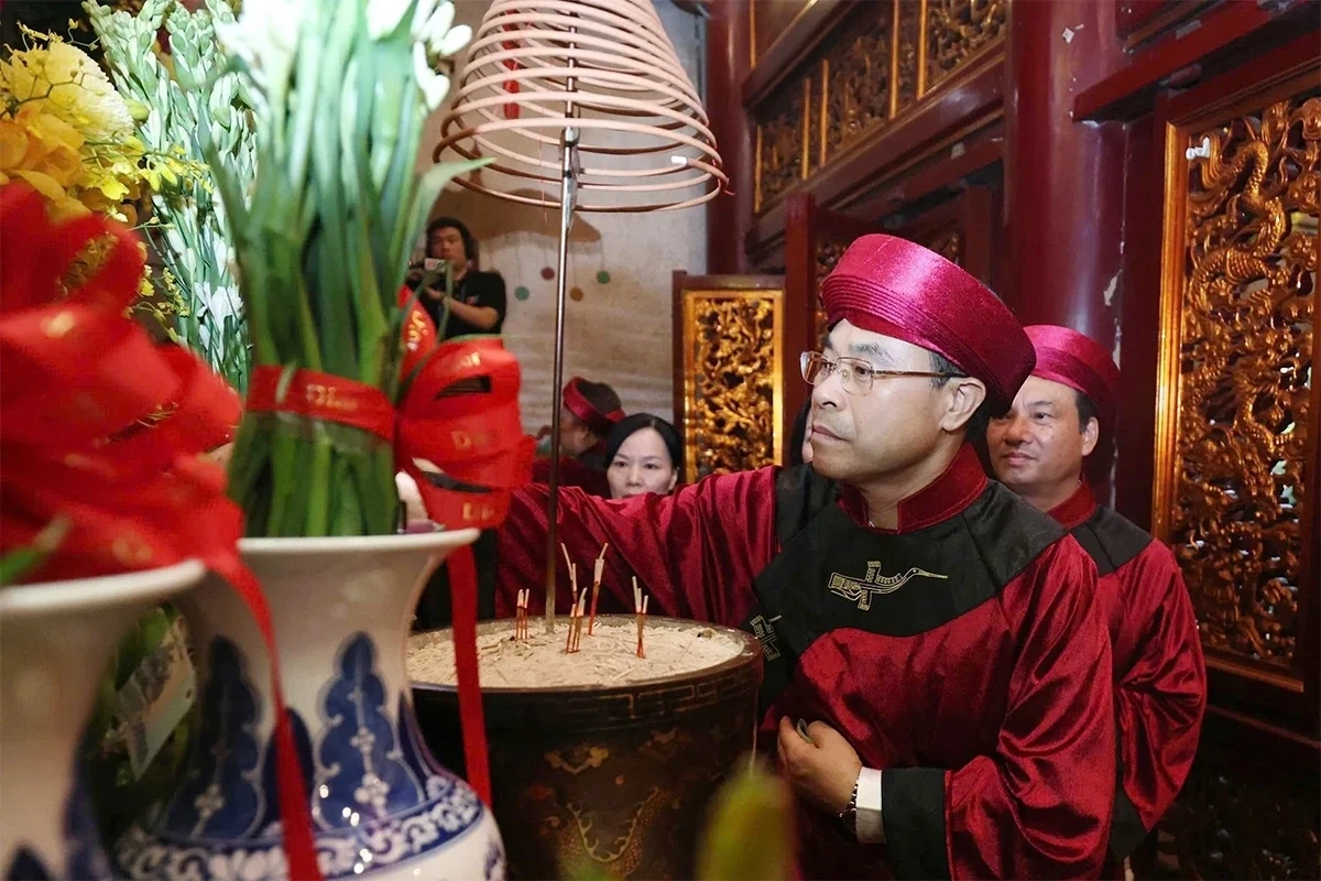 Party and State Leaders Offer Incense for the 2026 Hung Kings Commemoration