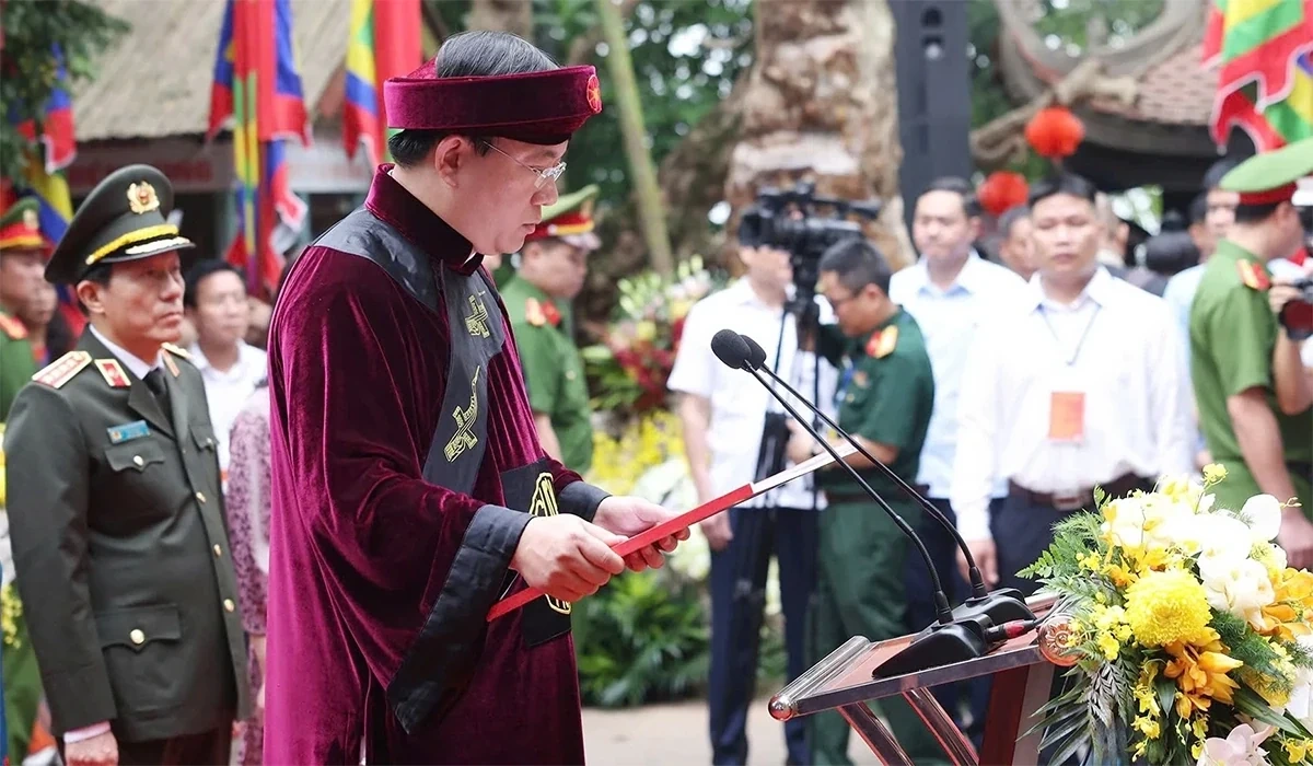 Party and State Leaders Offer Incense for the 2026 Hung Kings Commemoration