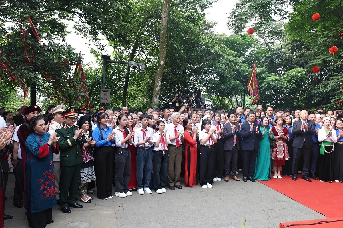 Party and State Leaders Offer Incense for the 2026 Hung Kings Commemoration