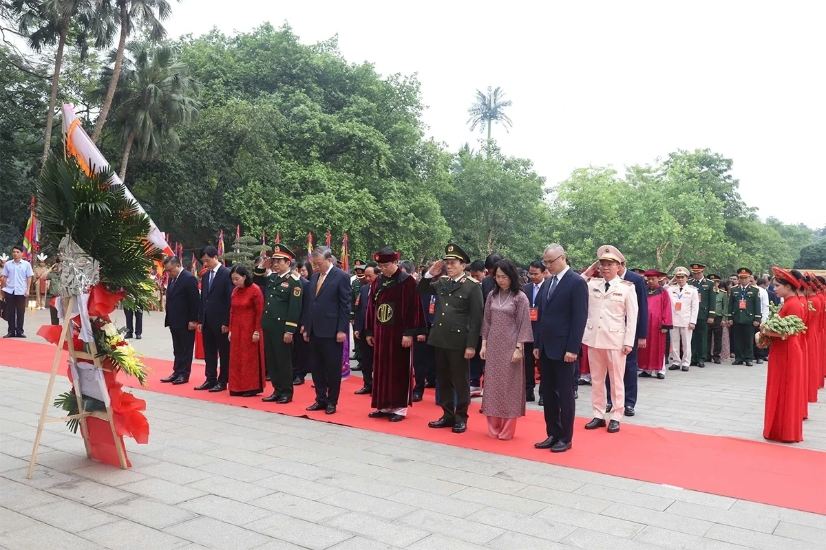 Party and State Leaders Offer Incense for the 2026 Hung Kings Commemoration