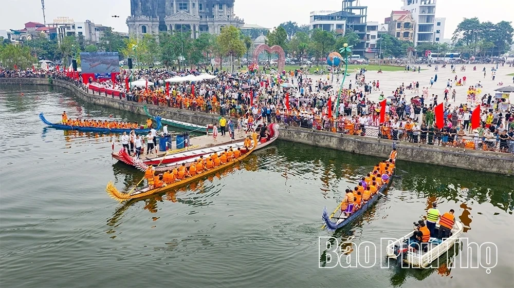 Vietnamese Spirit Resonating on the Waters of Van Lang Park Lake