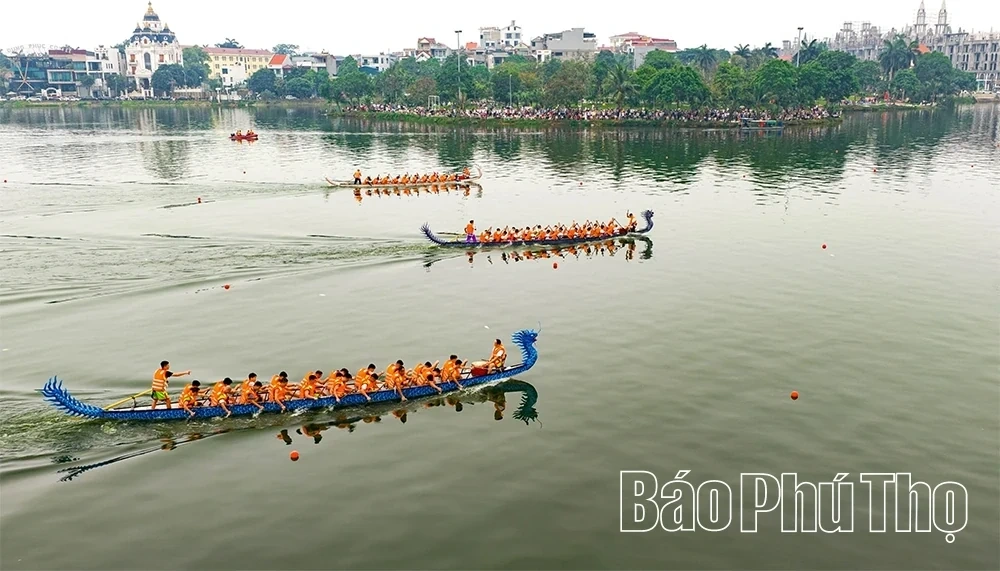 Vietnamese Spirit Resonating on the Waters of Van Lang Park Lake