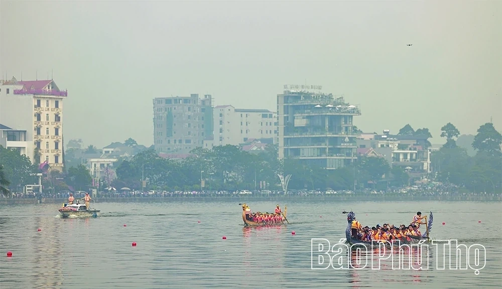 Vietnamese Spirit Resonating on the Waters of Van Lang Park Lake