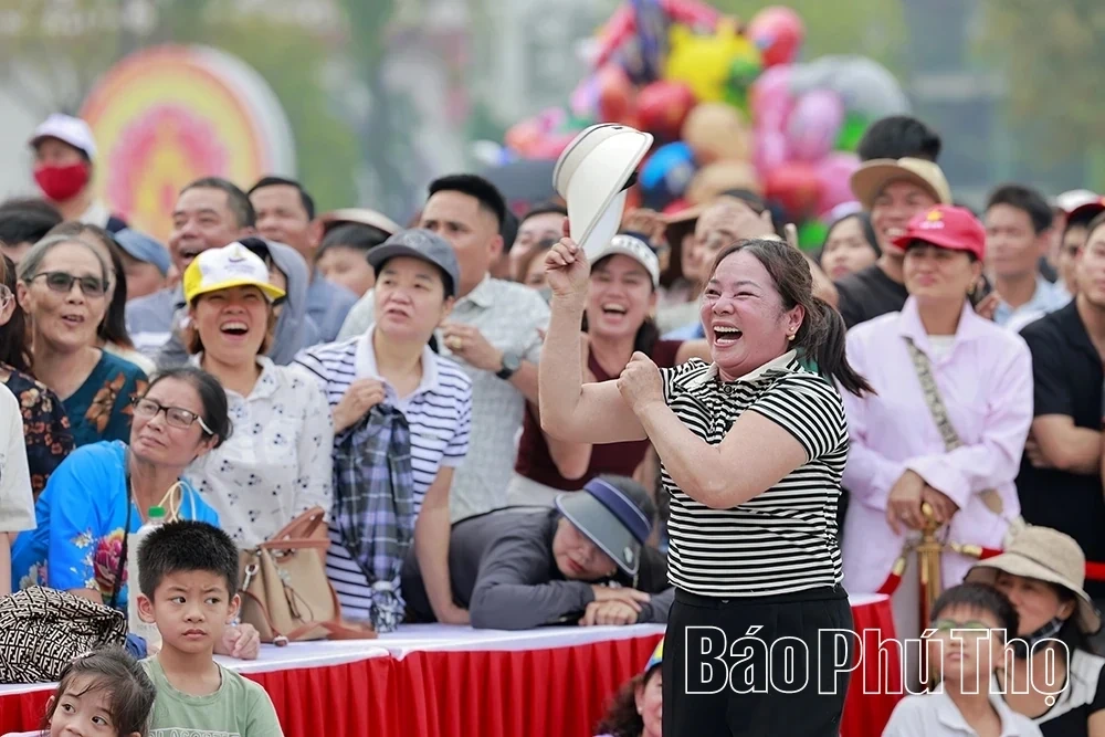 Vietnamese Spirit Resonating on the Waters of Van Lang Park Lake