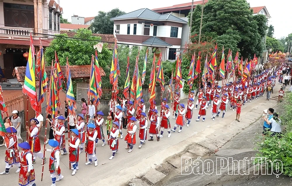 A Multi-Colored Cultural Tapestry at the Hung Temple Festival