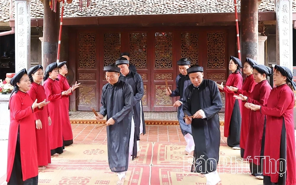 A Multi-Colored Cultural Tapestry at the Hung Temple Festival