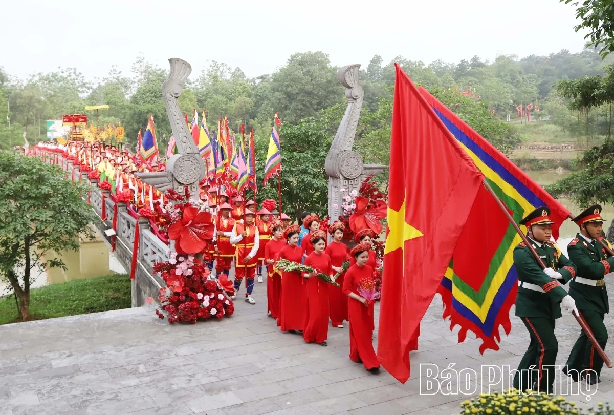Rituals of the Death Anniversary of Father Lạc Long Quân