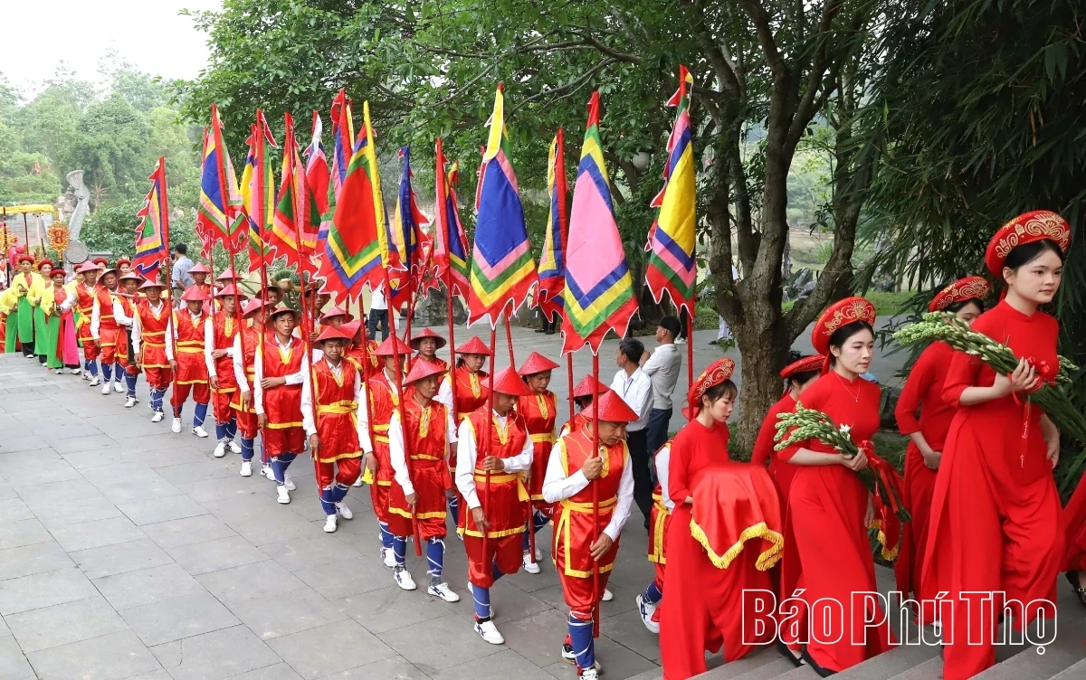 Rituals of the Death Anniversary of Father Lạc Long Quân
