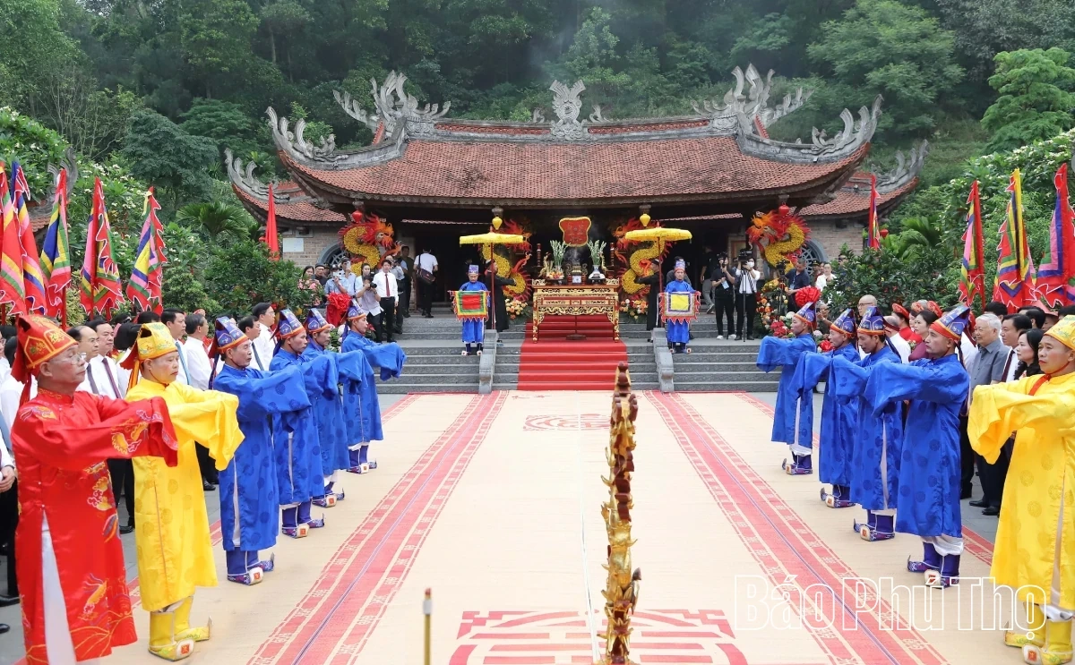 Rituals of the Death Anniversary of Father Lạc Long Quân
