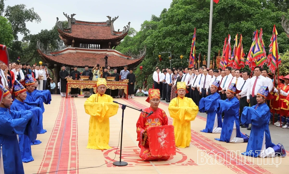 Rituals of the Death Anniversary of Father Lạc Long Quân