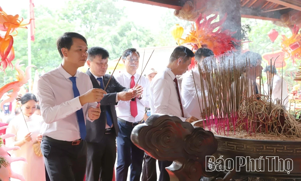 Rituals of the Death Anniversary of Father Lạc Long Quân
