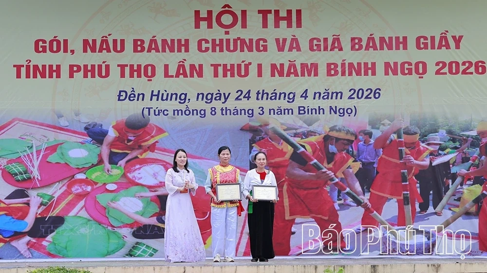 Van Phu Ward and Thuong Long Commune Win Special Prizes at the Banh Chung and Banh Giay Competition