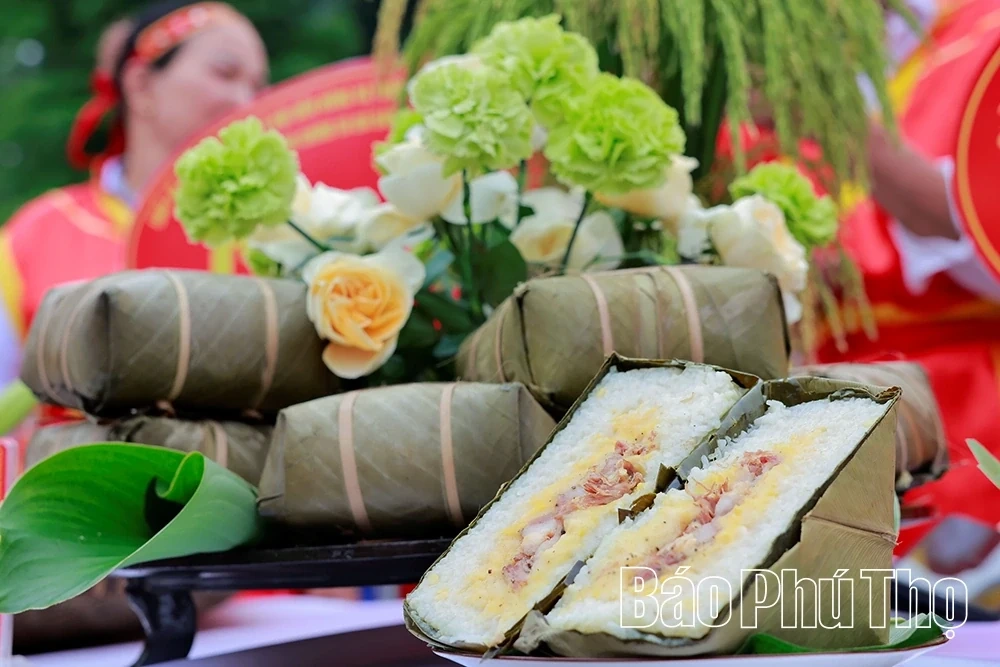 Van Phu Ward and Thuong Long Commune Win Special Prizes at the Banh Chung and Banh Giay Competition