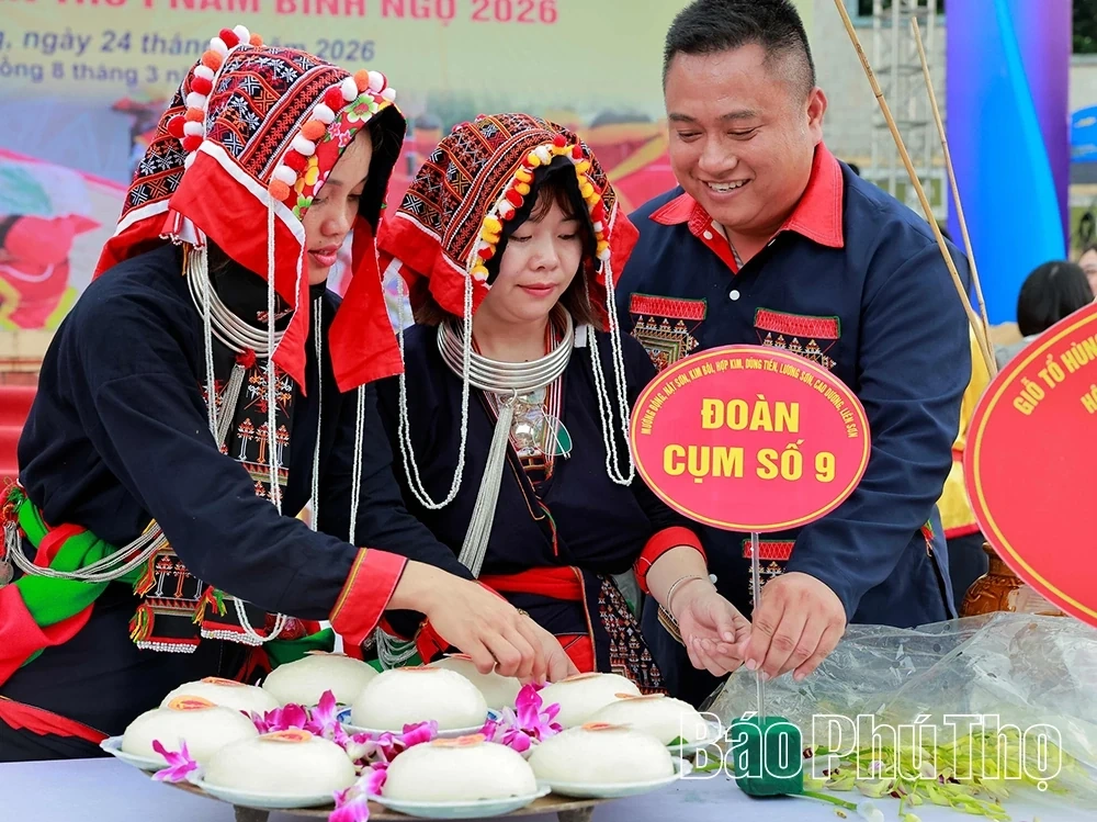Van Phu Ward and Thuong Long Commune Win Special Prizes at the Banh Chung and Banh Giay Competition