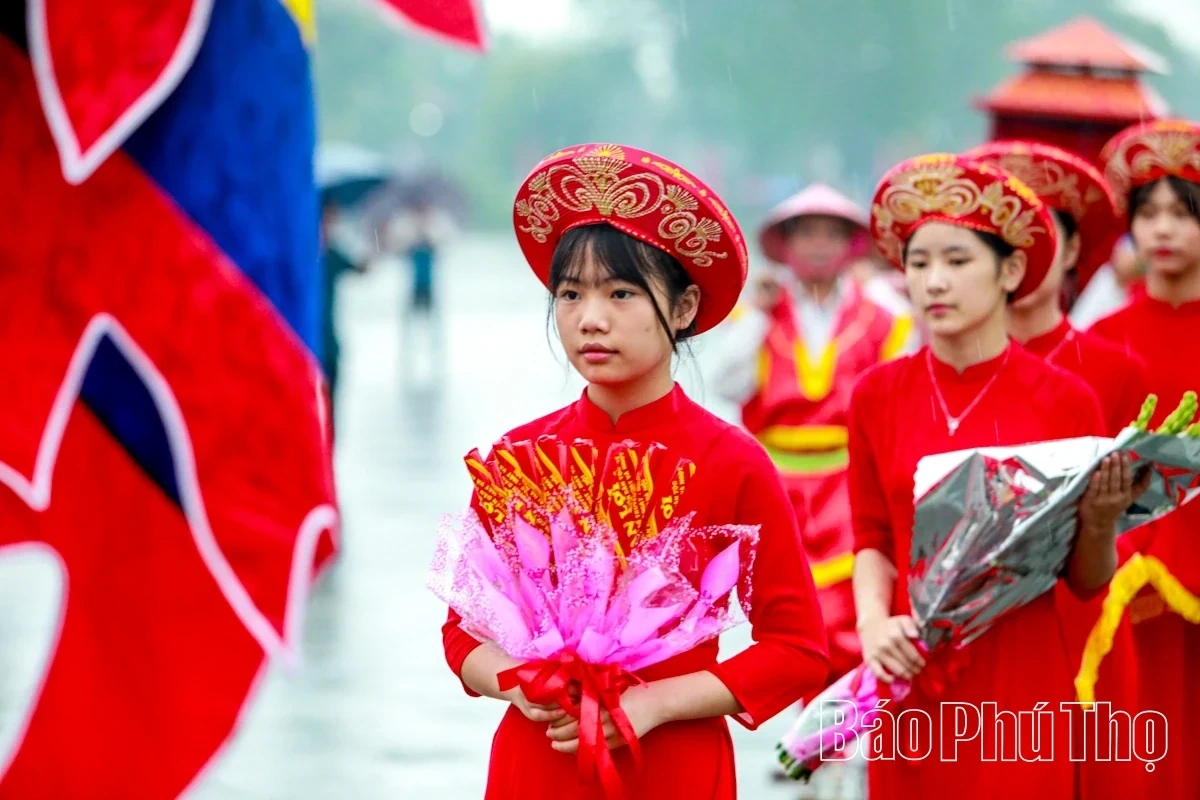 The Palanquin Procession: A Sacred Symbol of Gratitude to Ancestors