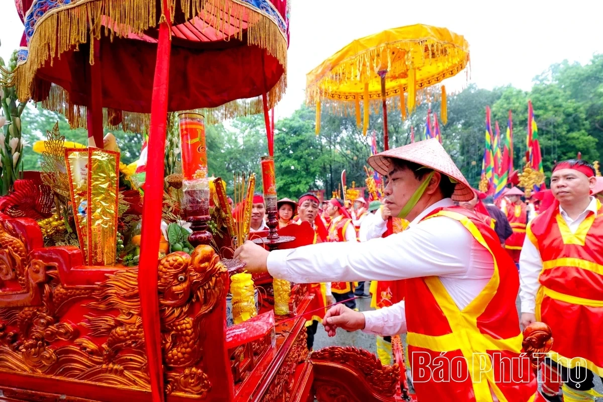 The Palanquin Procession: A Sacred Symbol of Gratitude to Ancestors
