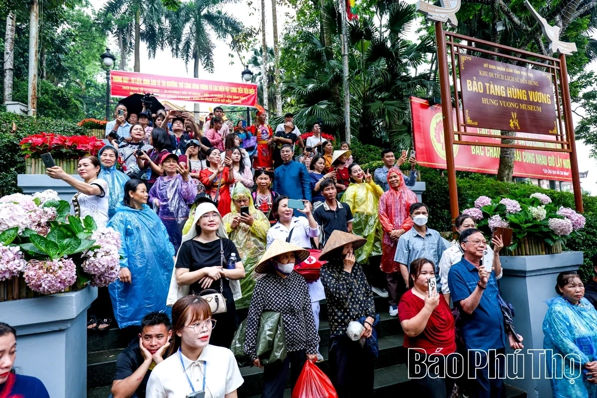 The Palanquin Procession: A Sacred Symbol of Gratitude to Ancestors