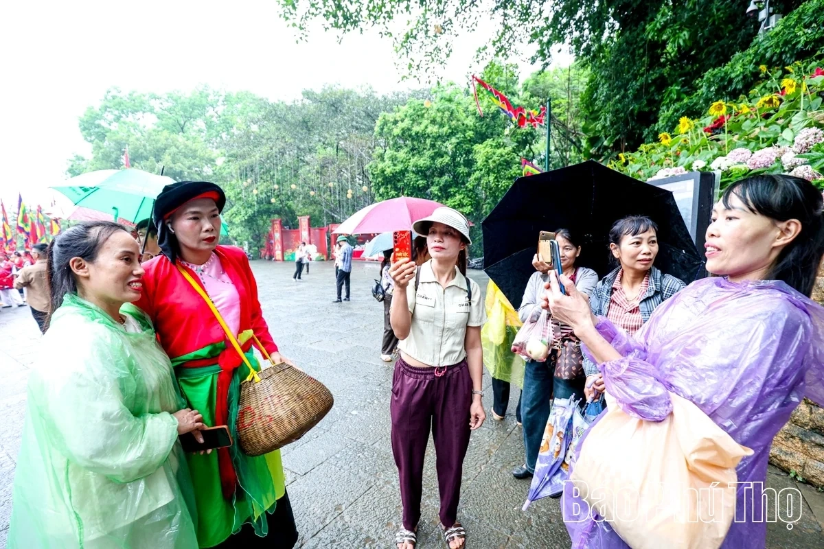 The Palanquin Procession: A Sacred Symbol of Gratitude to Ancestors