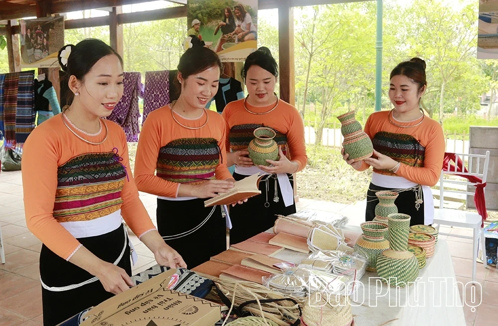 The Deep Resonance of Cultural Space in the Ancestral Land