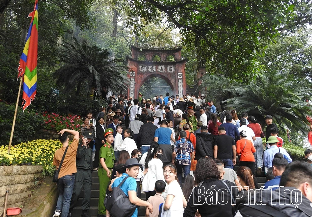 Hướng về đất cội nguồn