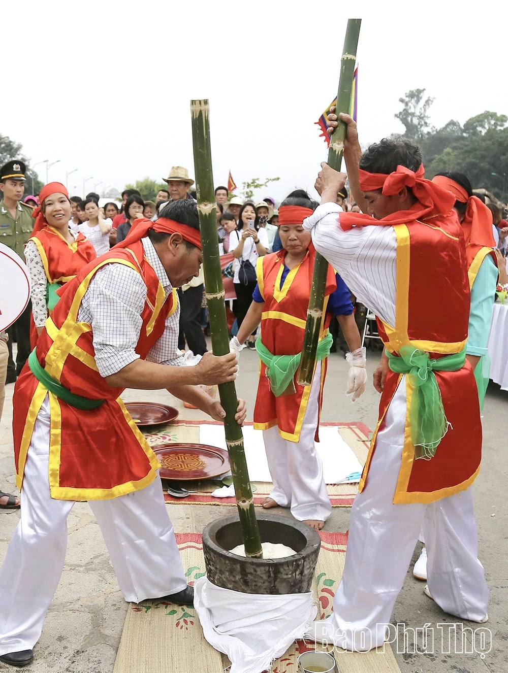 Thơm thảo sản vật dâng tiến Vua Hùng