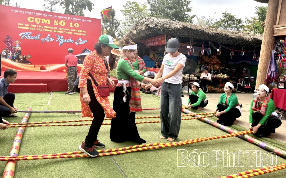 Rộn ràng lời ca, tiếng hát tại Hội trại văn hóa lễ hội Đền Hùng