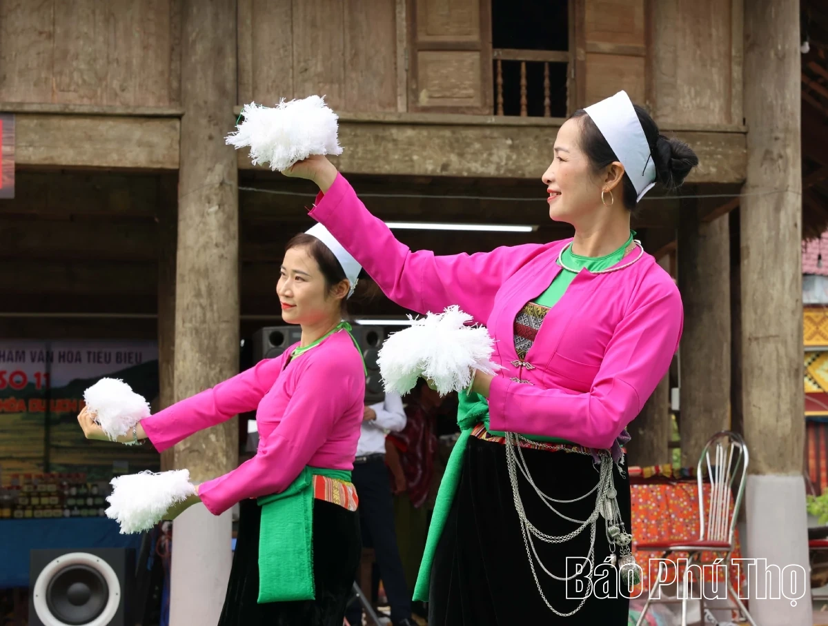 Sắc màu Văn hóa Mường tại Đền Hùng